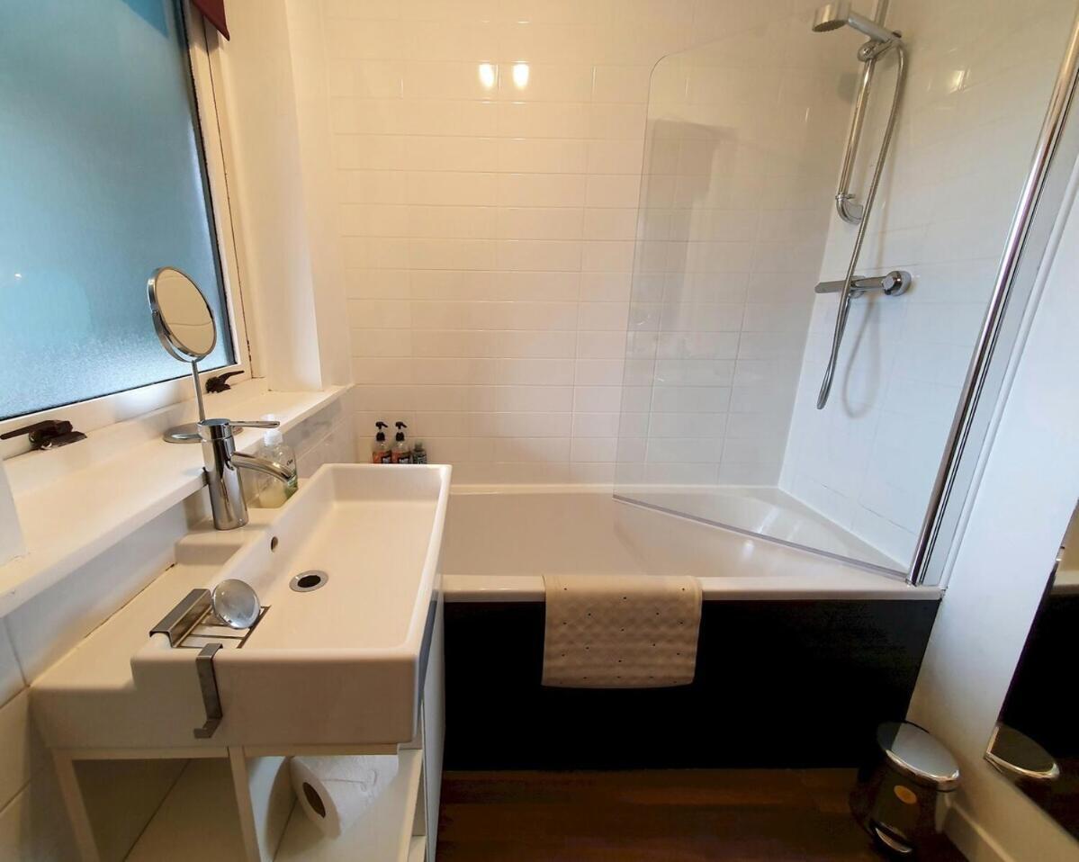 2 Bedroom, Free Parking & Netflix Near Hospitals Aberdeen Eksteriør billede