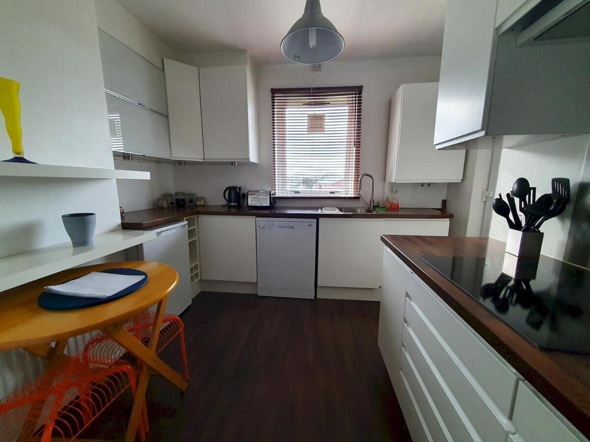2 Bedroom, Free Parking & Netflix Near Hospitals Aberdeen Eksteriør billede