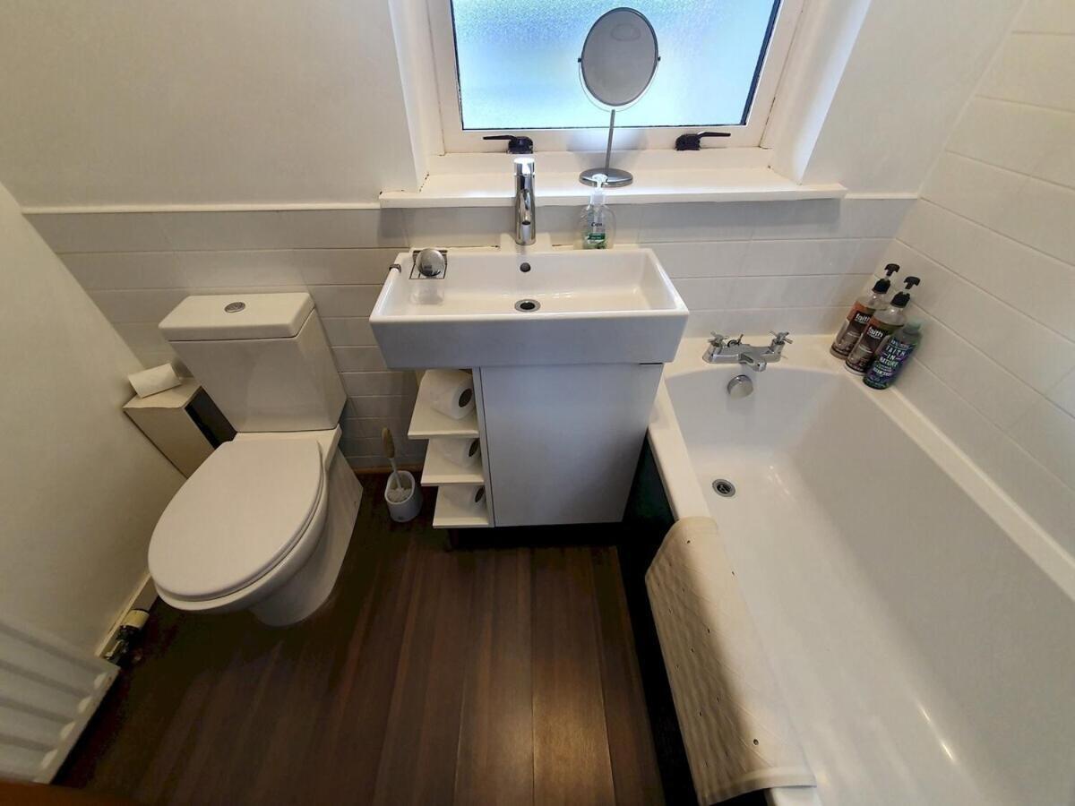 2 Bedroom, Free Parking & Netflix Near Hospitals Aberdeen Eksteriør billede